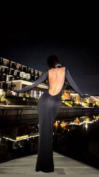 Özel bir date için lüks restoranda hafif seksi ama şık ne giyilir?