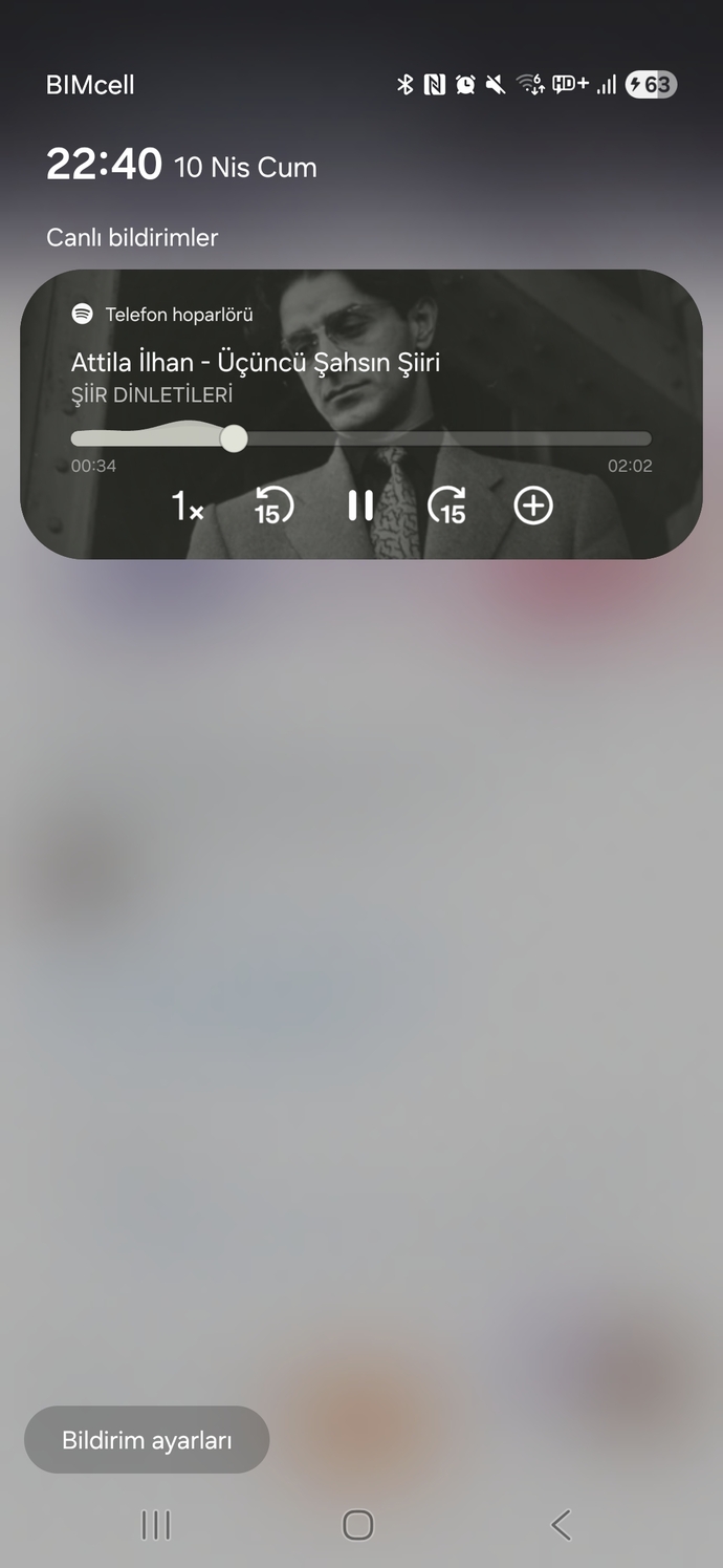 Ne dinliyorsun şu an?