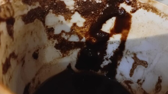 Bu nasıl kahve falı ya, içinde zombiler geziyor sanki, yorumlar mısınız?