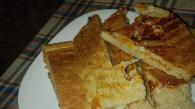 Akşam gece acıkınca tost sevmeyen var mı, siz nasıl yiyorsunuz?