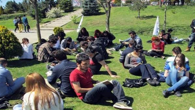 Üniversite bittikten sonra herkes bir boşluğa düşüyor mu?
