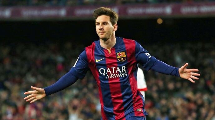 Sana göre bildiğin en başarılı futbolcu kim Messi mi, Ronaldo mu, üçüncü bir kişi mi?