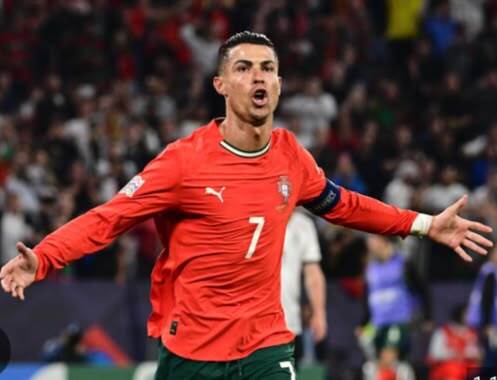 Sana göre bildiğin en başarılı futbolcu kim Messi mi, Ronaldo mu, üçüncü bir kişi mi?