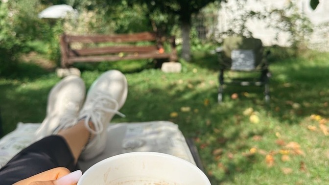 Kafede yanımda sevdiğimle oturmak mı daha huzurlu yoksa tek başıma doğayı dinlemek mi?