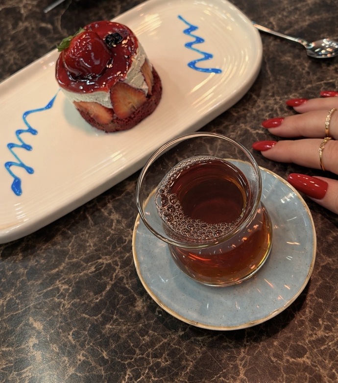Çayın yanında tatlı şart mı yoksa sade mi tercih edersiniz?
