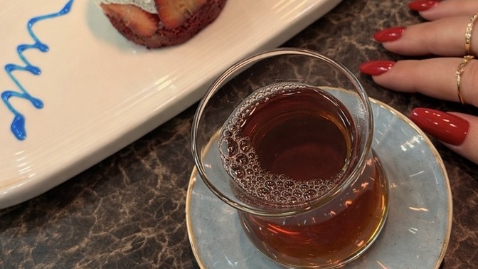 Çayın yanında tatlı şart mı yoksa sade mi tercih edersiniz?