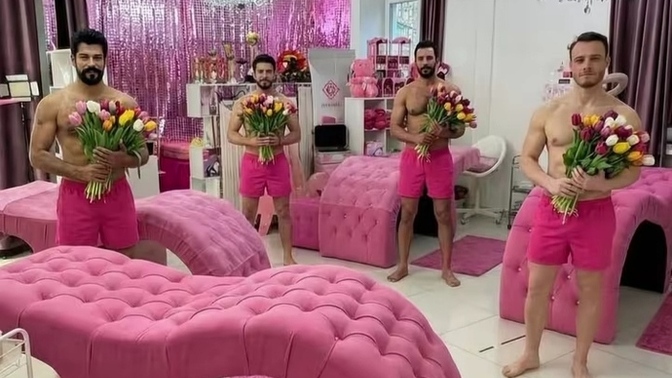 Moskova'da bir güzellik merkezinin reklamı sosyal medyada gündem oldu 🌸?