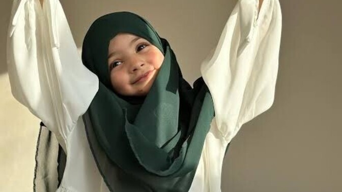 Ailelerin çocuk yaştaki kızlarını tesettürlü giydirmeleri hakkında ne düşünüyorsunuz? Sizce doğru bir tutum mu?