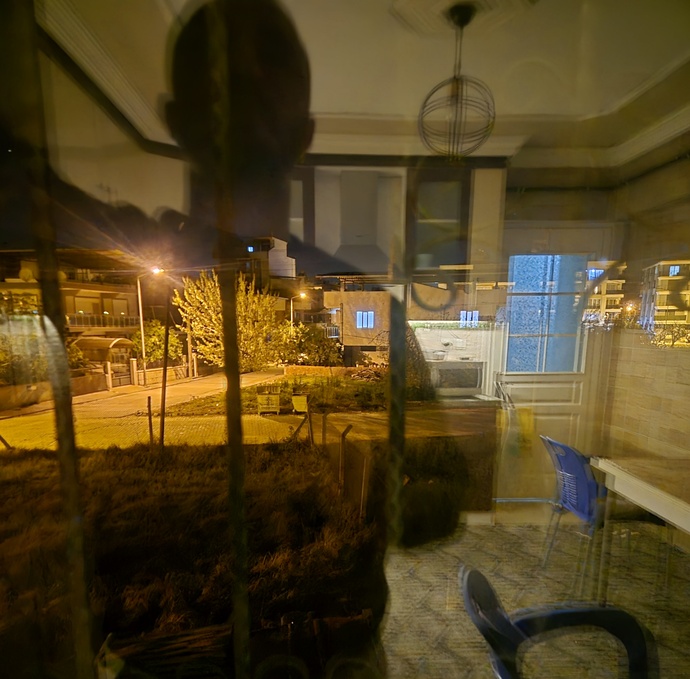 Mahallemde gece ışıkların böyle göründüğünü bilmiyordum, güzelmiş...