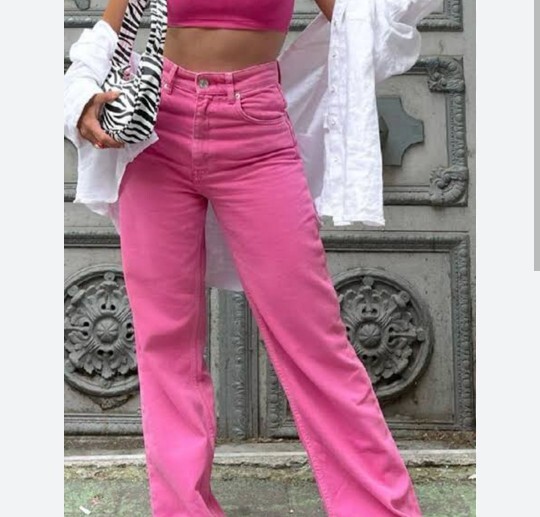 Pembe 🩷 Jean pantolon giysem çok mu çocuksu gözükürüm?