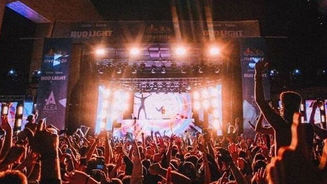 En son ne zaman sevdiğin bir sanatçıyı canlı konserde dinledin, nasıl geçmişti?