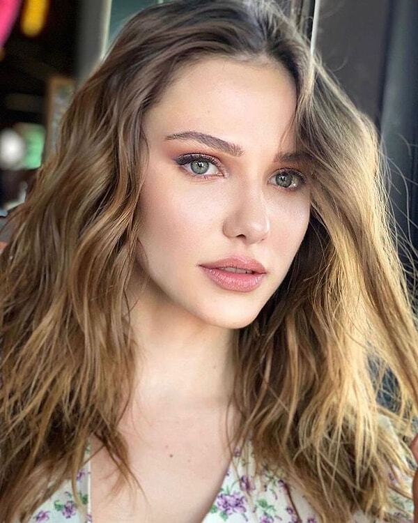 Megan Fox mu Alina Boz mu daha güzel?
