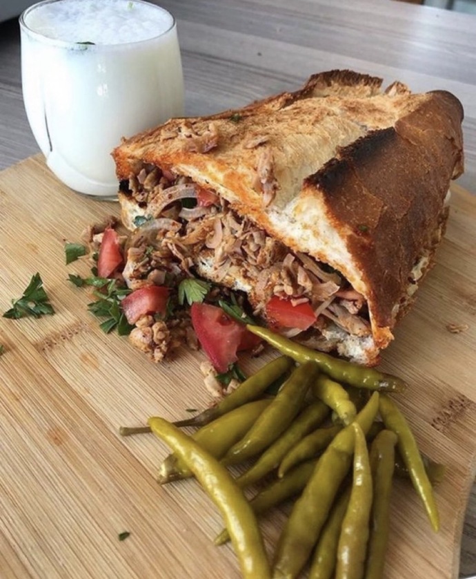 Tavuk döner sever misin?