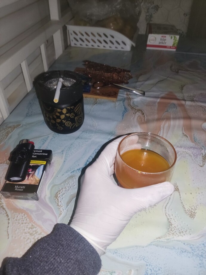 Size taze dalından gelen, ve sıktığım kayısı suyundan verir miydim söyleyeyim mi?