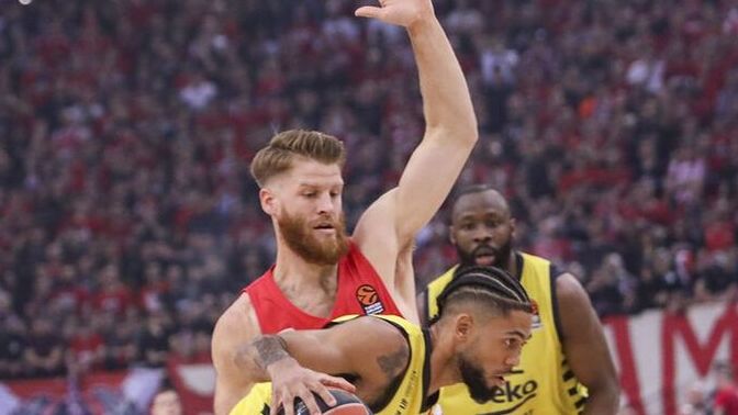 Basketbol sporu sence kadınlara mı erkeklere mi daha fazla yakışıyor?