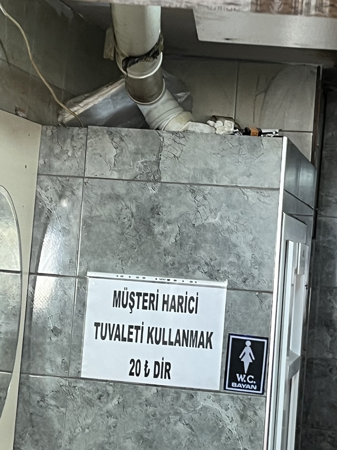Müşterisi olmayana tuvalet ücretli hemde 20 TL en son neye çok şaşırdın?