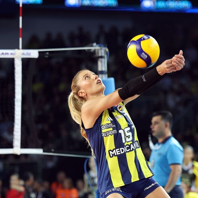 Voleybol oynamayı denedin mi, sevdiğin bir spor mu, voleybolcu olmayı ister miydin?