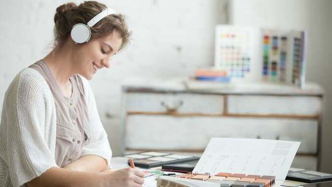 Odaklanmak için müzik mi dinlersiniz yoksa tam sessizlikte mi daha rahatsınız?