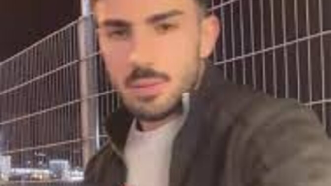 Yakışıklı mısırcı alper temel tek videoyla 1 milyon kazanıyorsa alın teri dökmek niye değersizleşti?