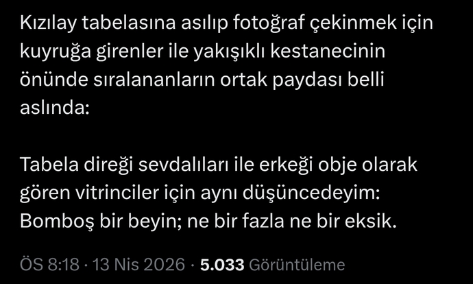 Turistlerin gözdesi Yakışıklı Mısırcı'yı görmek isteyen kadınlar kuyruk oluşturdu! 🌽🙋🏻♂️ Bu aşk mı yoksa hype mı? 🤔