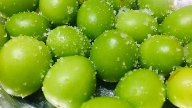 Yeşil eriğin tuzlusmu makbul tuzsuzu mu?