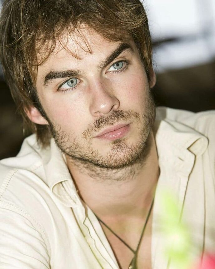 Sizce Zac Efron mu daha yakışıklı yoksa ben mi?