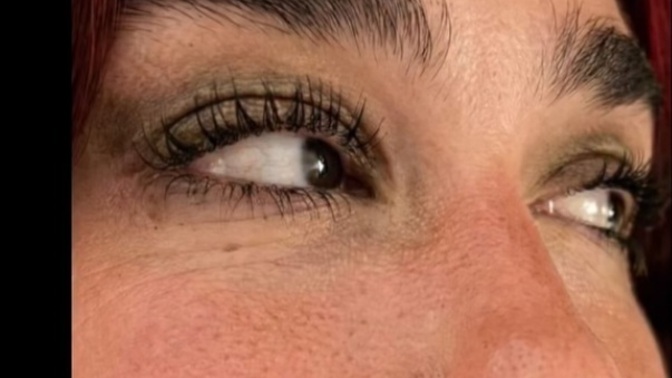 Dua lipa' nın az makyajlı ve filtresiz cildini nasıl buldunuz?