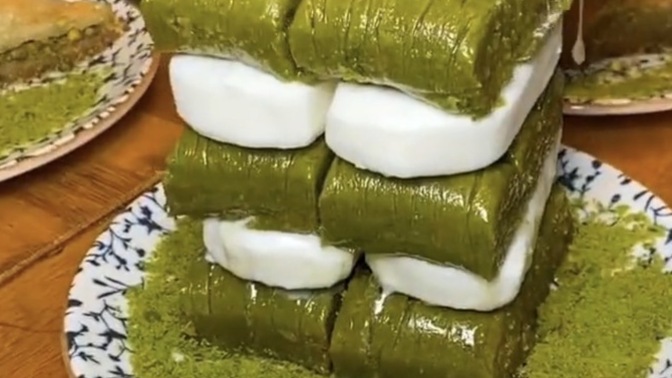 Tabaktaki tatlı ve dondurmayı bitirebilir misin?
