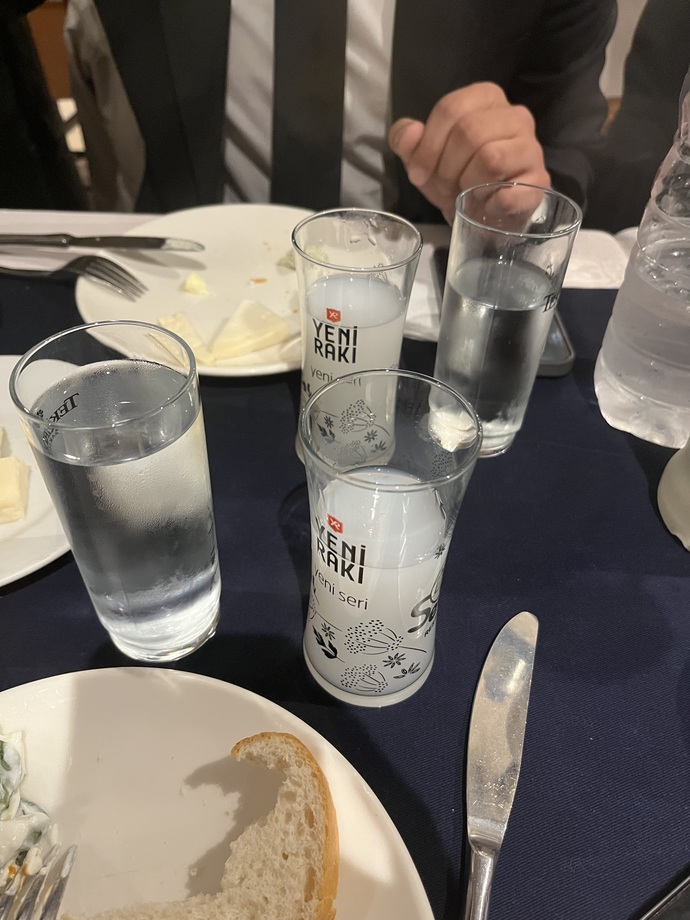 Kime rakı ısmarlayayım?