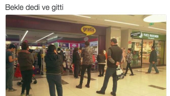Mağaza önünde bekleyen erkekler mi, asker yolu gözleyen kızlar mı daha sadık?