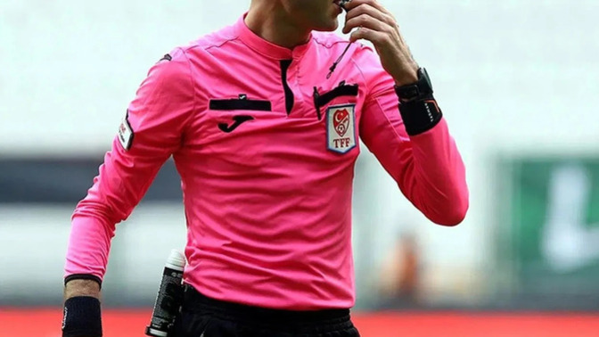 Süper Lig'de hakem tartışması! Türk hakemlerinden memnun musunuz?