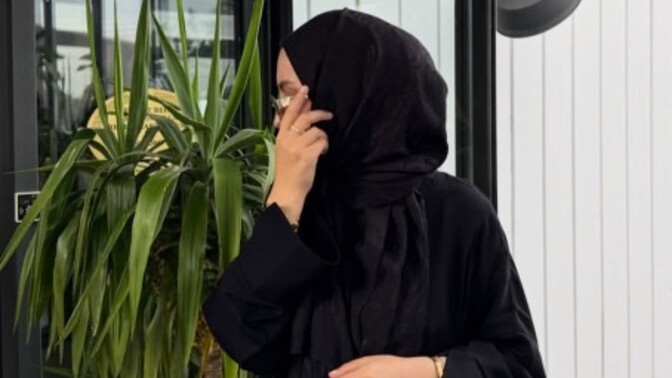Her gün siyah ferace siyah şal giyen kapalı bir kızı beğenseniz yanına gidip konuşur musunuz?