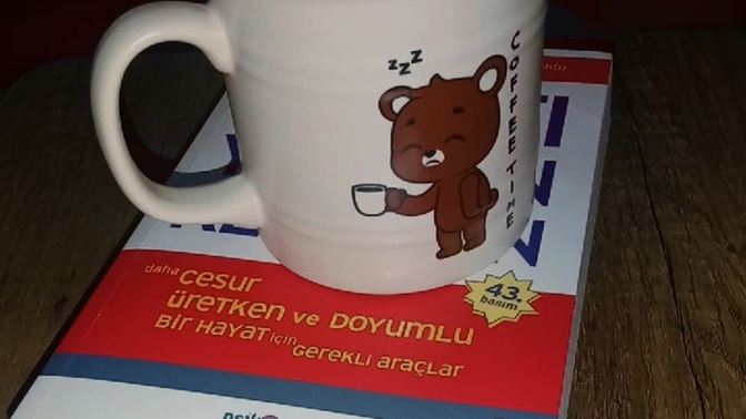Kitap okuyorum canlar, siz şu an neler yapıyorsunuz?
