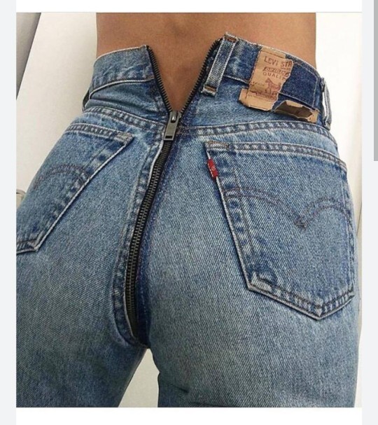 Fermuarı arkada olan jean kot pantolonu giyebilir misin yoksa risk almaz mısın?