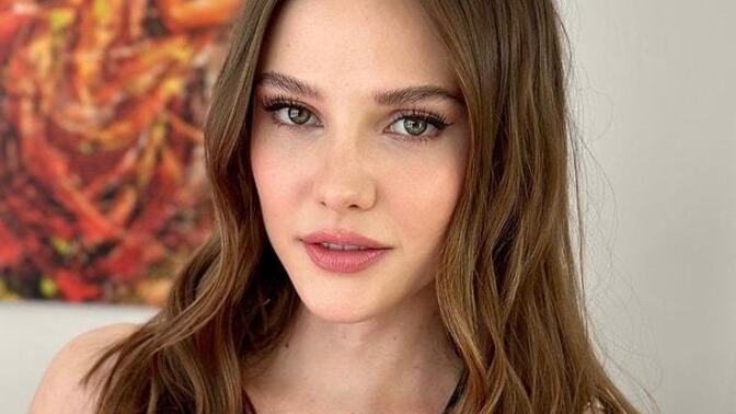 Alina Boz mu Scarlett Johansson mı kim daha güzel?