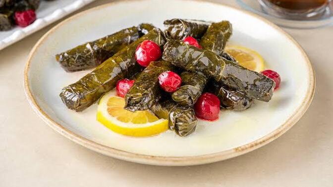 Vişneli yaprak sarma mı etli yaprak sarma mı?