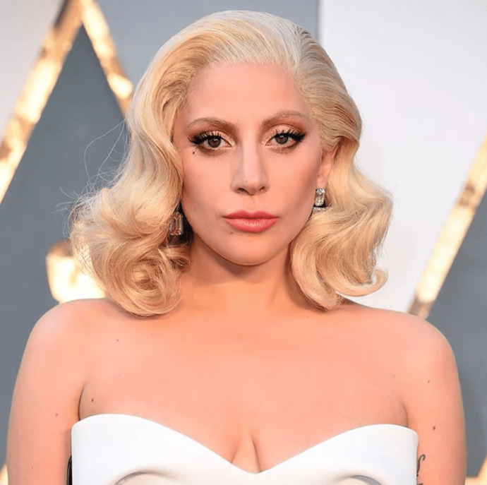 Lady Gaga sizce güzel mi, çekici bulup beğeniyor musunuz?