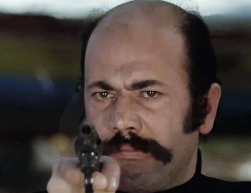 Ütü yapmak istemeyen kadının partneri kuru temizlemeye gitmeli mi?
