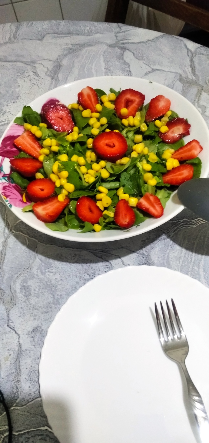 Çilekli semiz otu salatası yaptım semiz otu salatası severmisiniz?