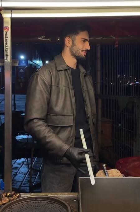 Yakışıklı mısırcıdan yakışıklı olduğunu düşünen var mı?