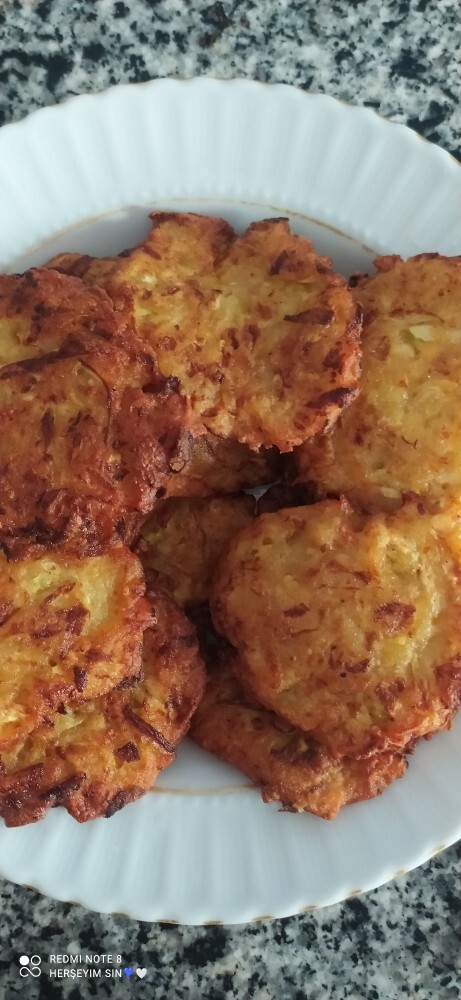 En sevdiğiniz mücver çeşidi hangisi, kabak mı patates mi yoksa başka bir tarif mi?