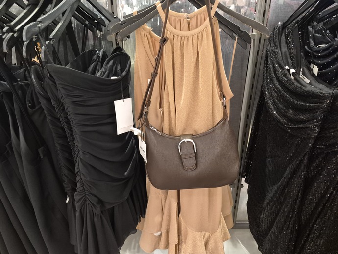 Hangi çanta daha güzel duruyor, kombinlere göre nasıl seçim yapmalıyım?