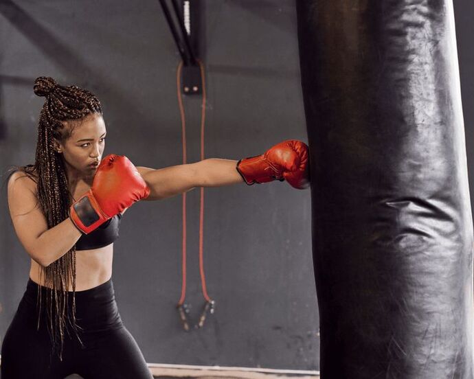 Kickbox yapmayı bilinçli olarak çocukluktan itibaren tüm kadınların öğrenmeleri güvenliğe katkı sağlar mı sence?