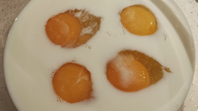 Bayatlatan ekmekleri değerlendirmenin en güzel yolu nedir, bugün de kahvaltıya bayatlayan ekmeklerden yumurtalı ekmek var?