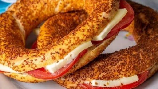 Günaydın. Sabah kahvaltısında karışık tost mu yoksa çıtır simit mi daha iyi gider?