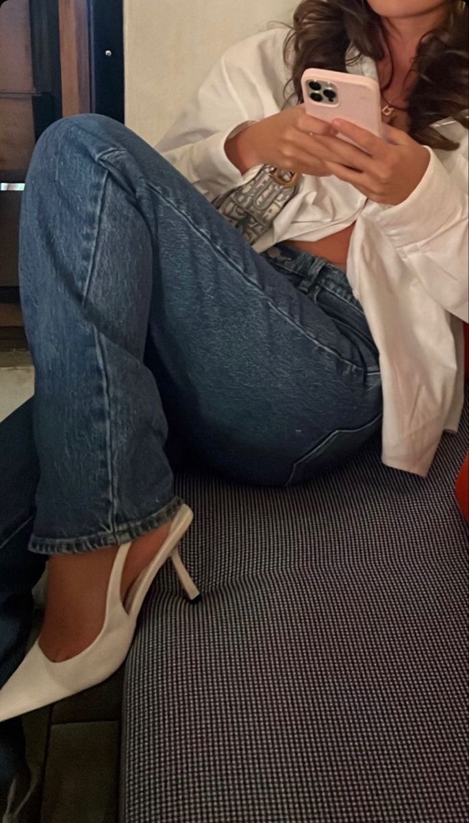Bugün kot pantolonun altına stiletto giysem abartı mı olur?