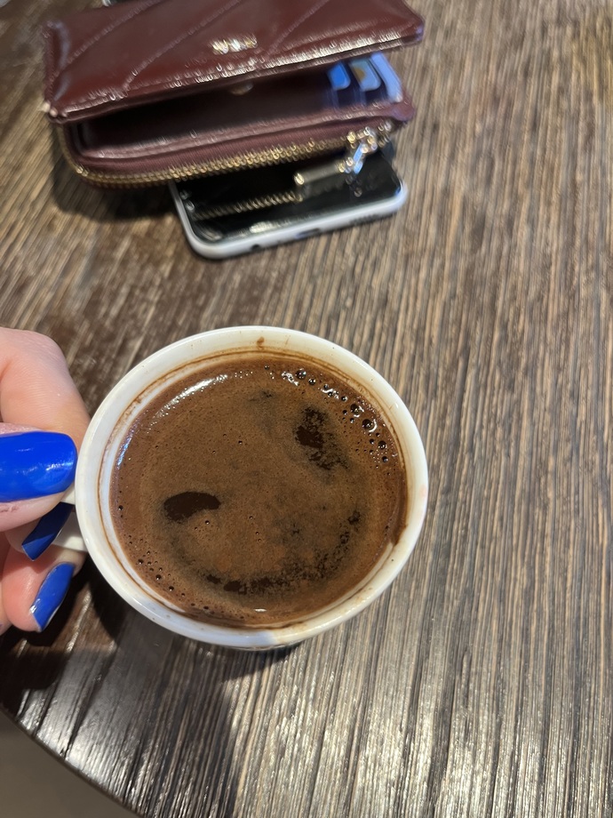 Kimlere pazartesi kahvesi ısmarlayayım?