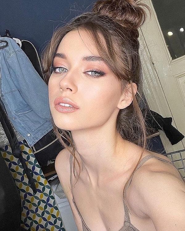 Afra Saraçoğlu güzel mi?