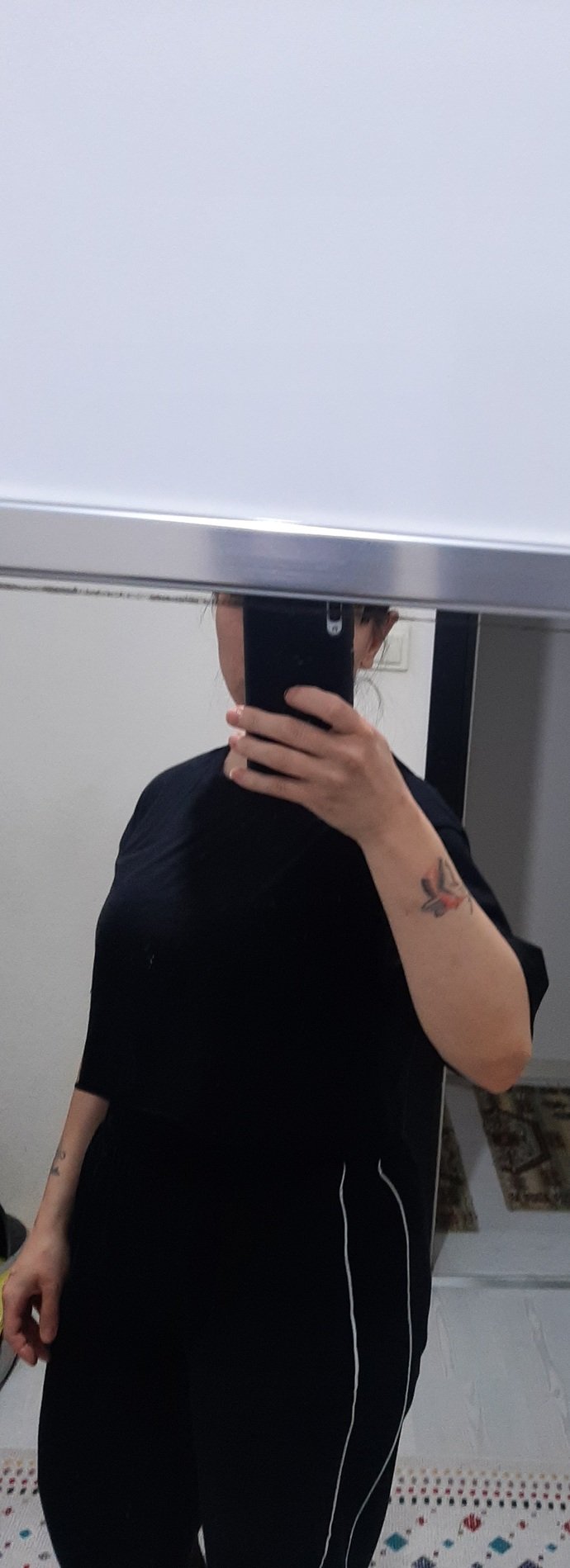 Spor salonunda neden herkes ikili üçlü takılıyor, tek takılan yok gibi hissetmem normal mi?
