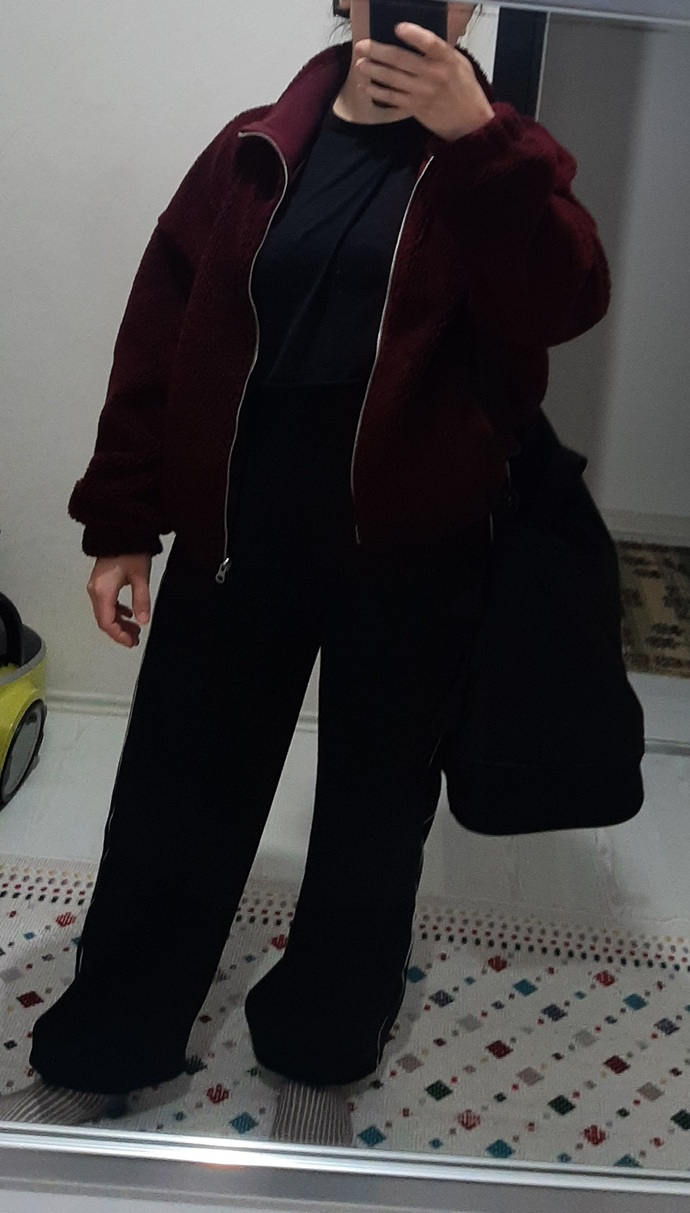 Spor salonunda neden herkes ikili üçlü takılıyor, tek takılan yok gibi hissetmem normal mi?